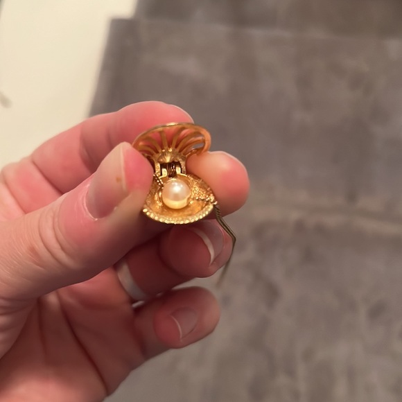 Vintage Avon shell necklace​ - Picture 5 of 6